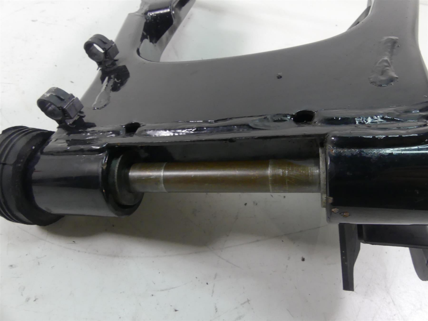2005 Harley Touring CVO FLHTCSE Electra Glide Swingarm Swing Arm & Axle 47549-02 {{ shop.shopifyCountryName }} - Mototech271