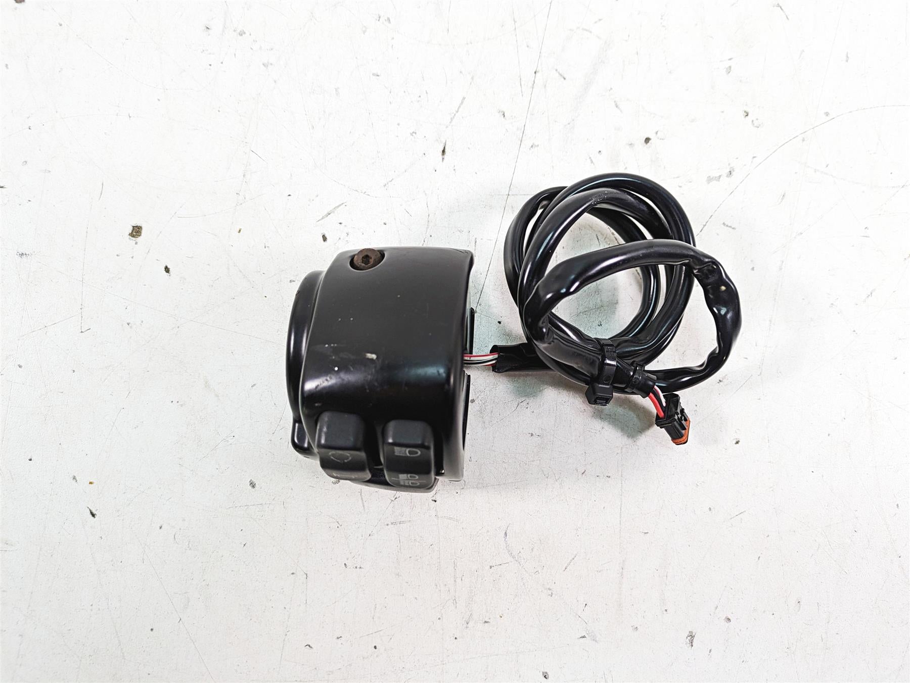 2017 Harley XL883 N Sportster Iron Left Hand Turn Signal Control Switch 71500117 {{ shop.shopifyCountryName }} - Mototech271