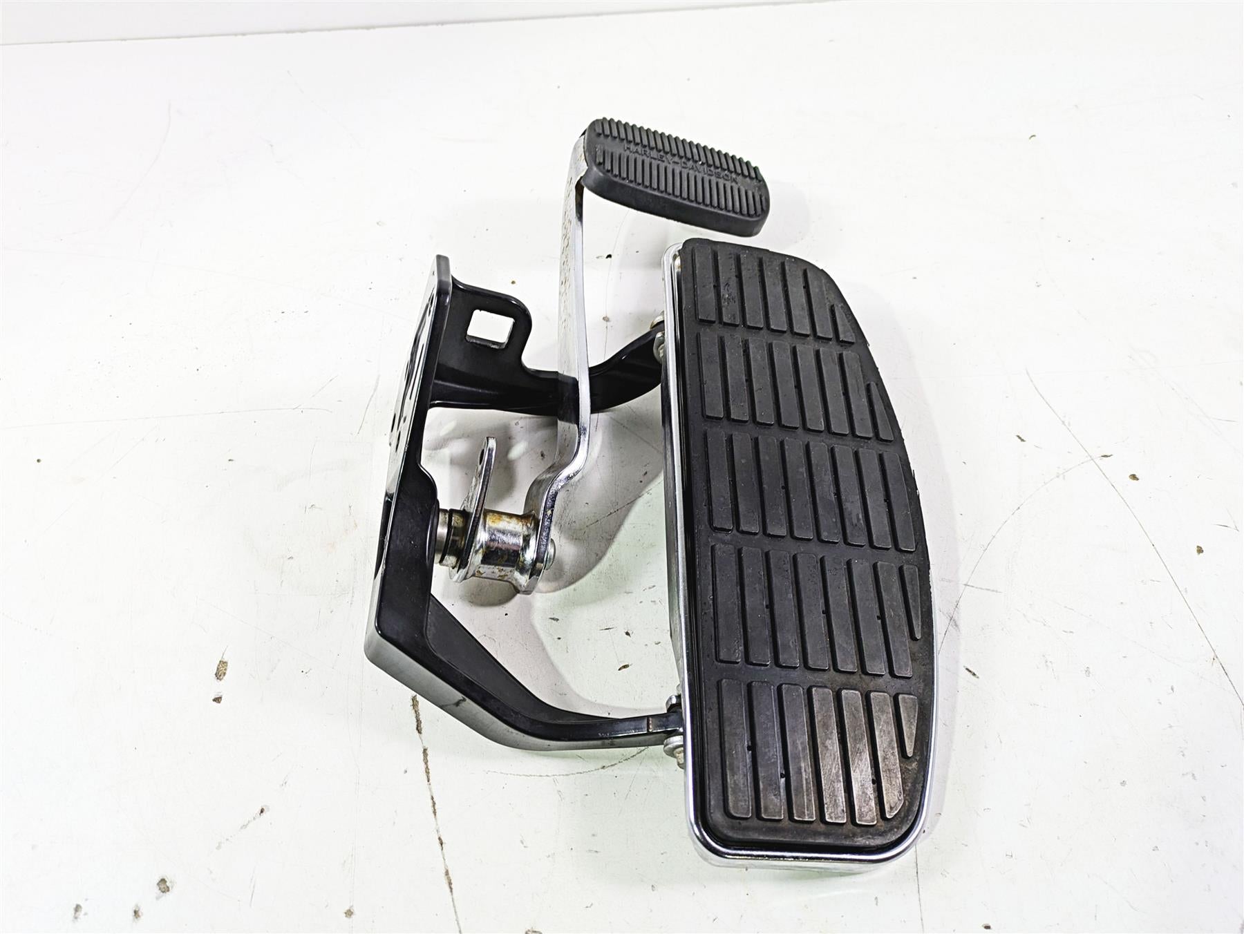 2005 Harley Softail FLSTSCI Heritage Springer Right Floorboard & Brake 50600026 {{ shop.shopifyCountryName }} - Mototech271