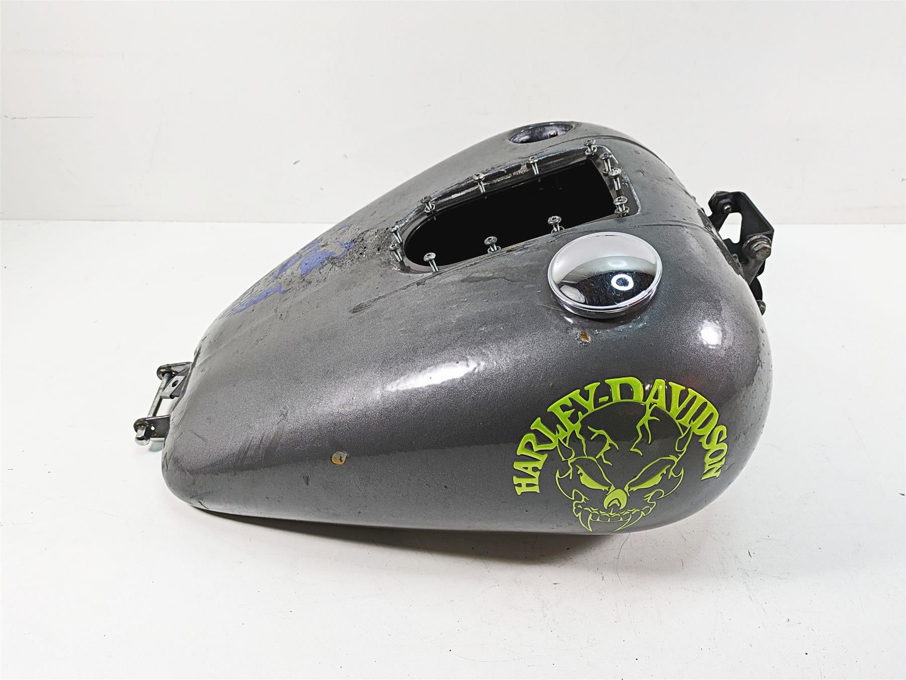 2009 Harley FXDC Dyna Super Glide Custom Fuel Gas Petrol Tank - Read 61000705 | Mototech271