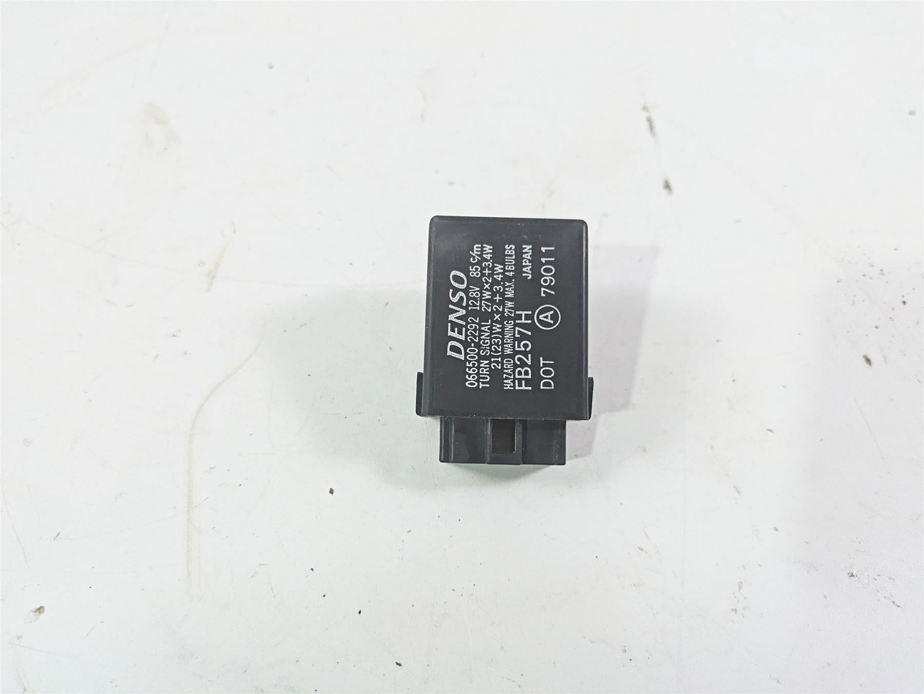 2006 Yamaha XVS650 V-Star Classic Turn Signal Flasher Relay 2UJ-83350-01-00 {{ shop.shopifyCountryName }} - Mototech271