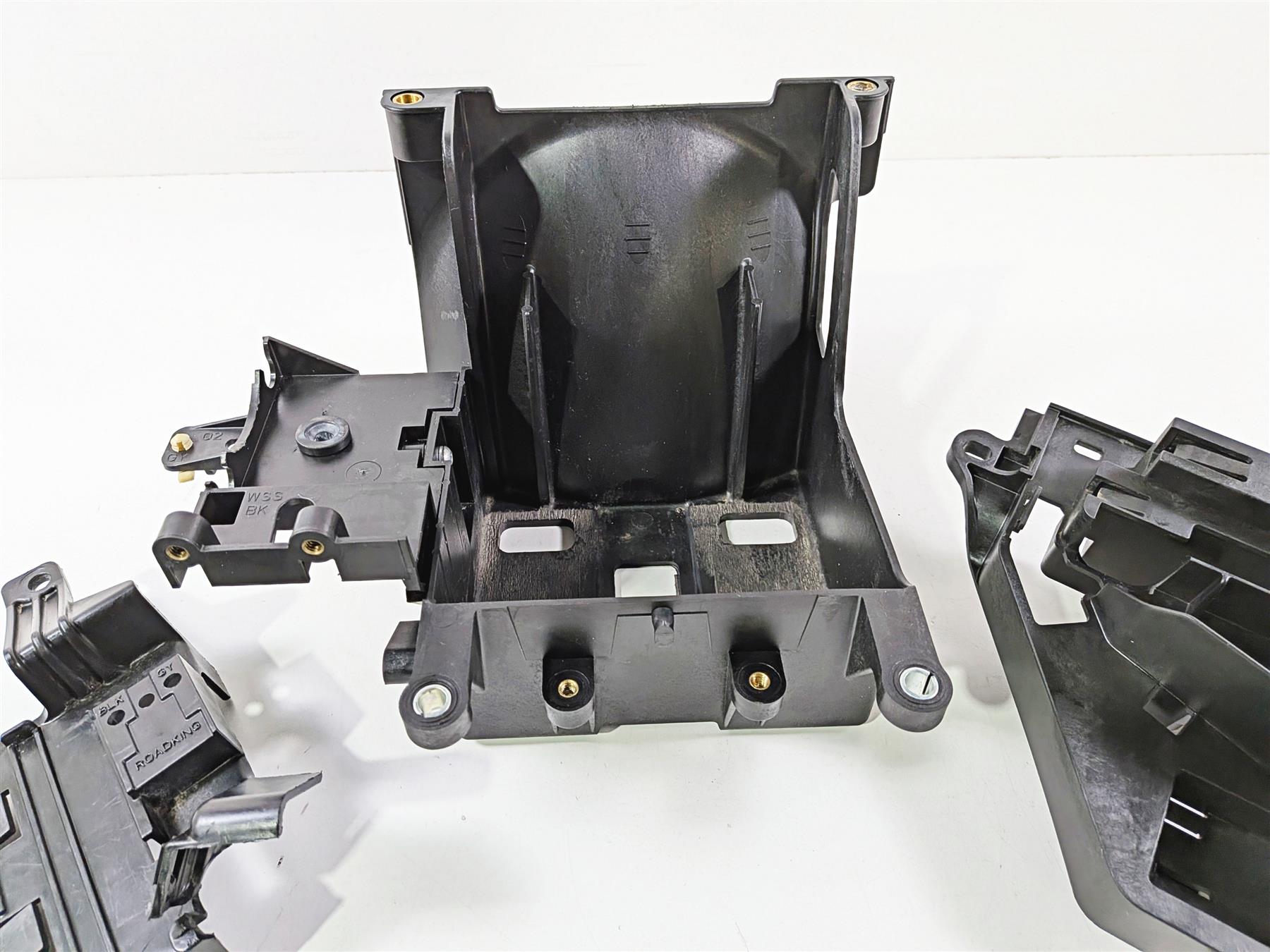 2014 Harley Touring FLHTK Electra Glide Battery & Ecm Holder - Read 66000010A-Mototech271