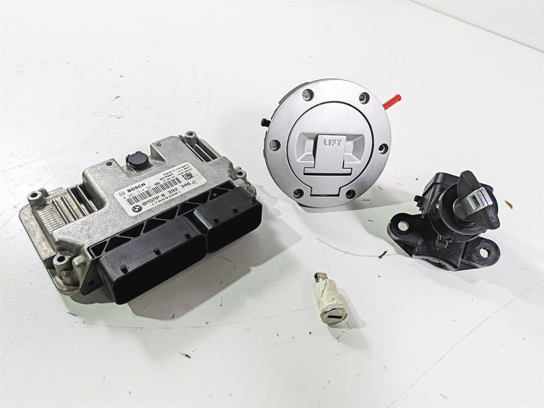 2019 BMW S1000XR K49 Cdi Ecu Ecm Ignition Switch Key Lock Set 13618392346 {{ shop.shopifyCountryName }} - Mototech271