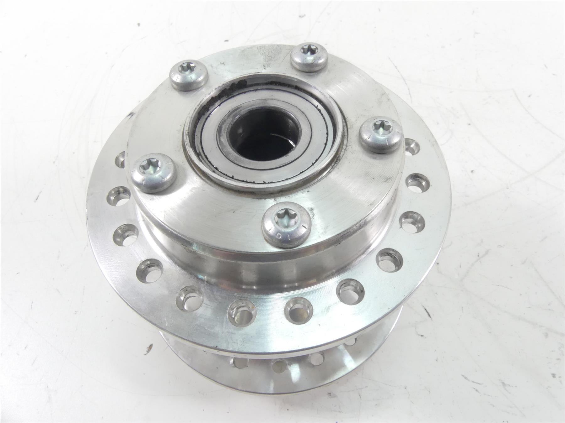 2018 Harley Softail FXBB Street Bob Front Spoke Wheel Hub 43300565 {{ shop.shopifyCountryName }} - Mototech271