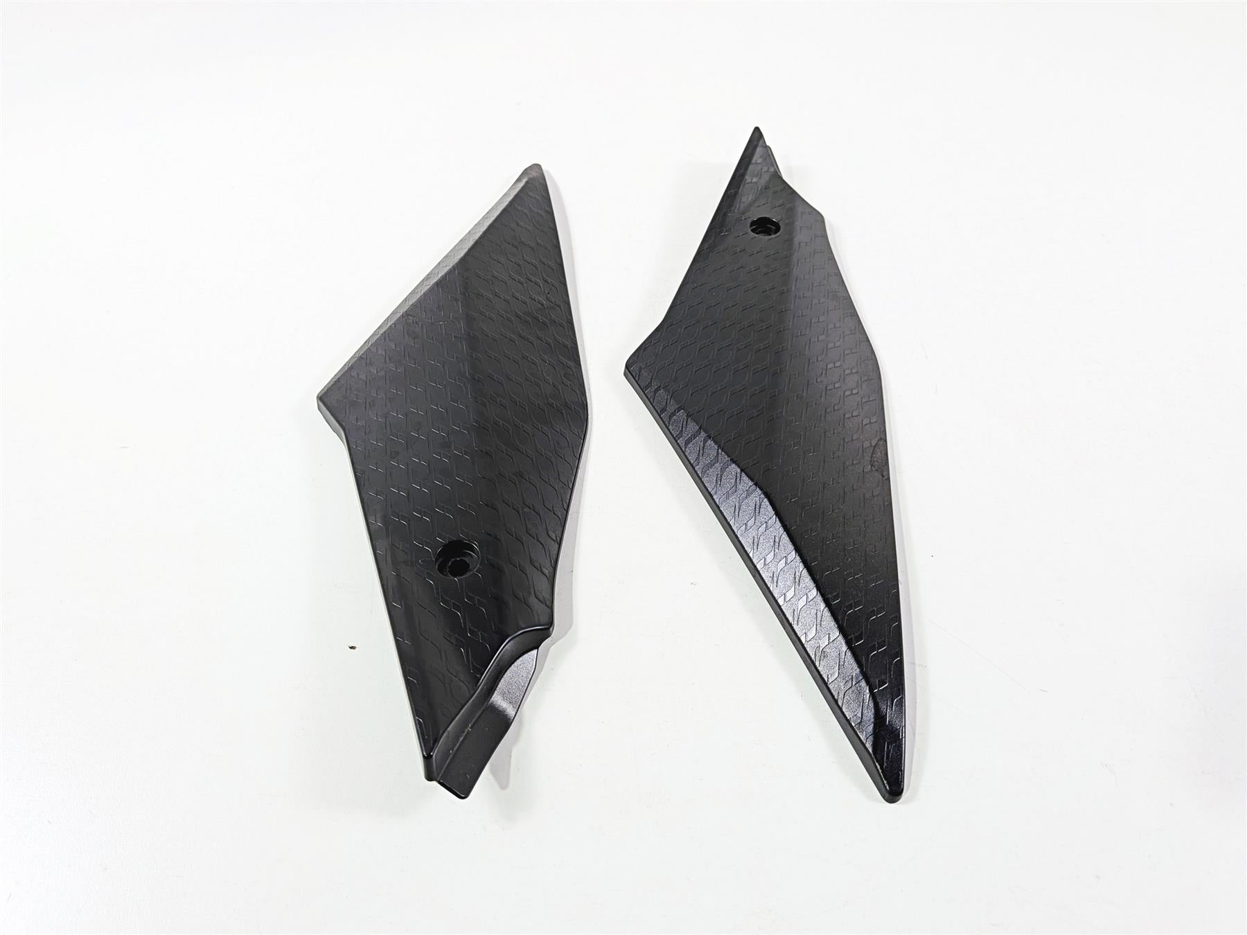 2016 Yamaha YZF R1 RN32 Left Right Gas Tank Cover Fairing 2CR-24129-00 {{ shop.shopifyCountryName }} - Mototech271