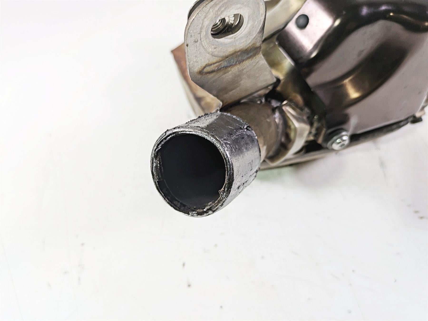 2020 Triumph Daytona 765 Moto2 Exhaust Chamber Center Silencer T2206765 {{ shop.shopifyCountryName }} - Mototech271