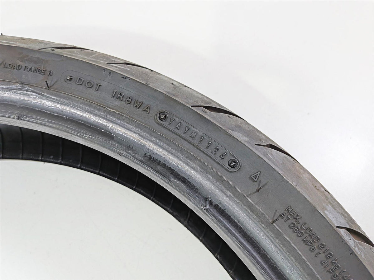 Used Front Front Dunlop Sportmax GPR-300 110/70R17 Tire HJDD7R4N9F {{ shop.shopifyCountryName }} - Mototech271
