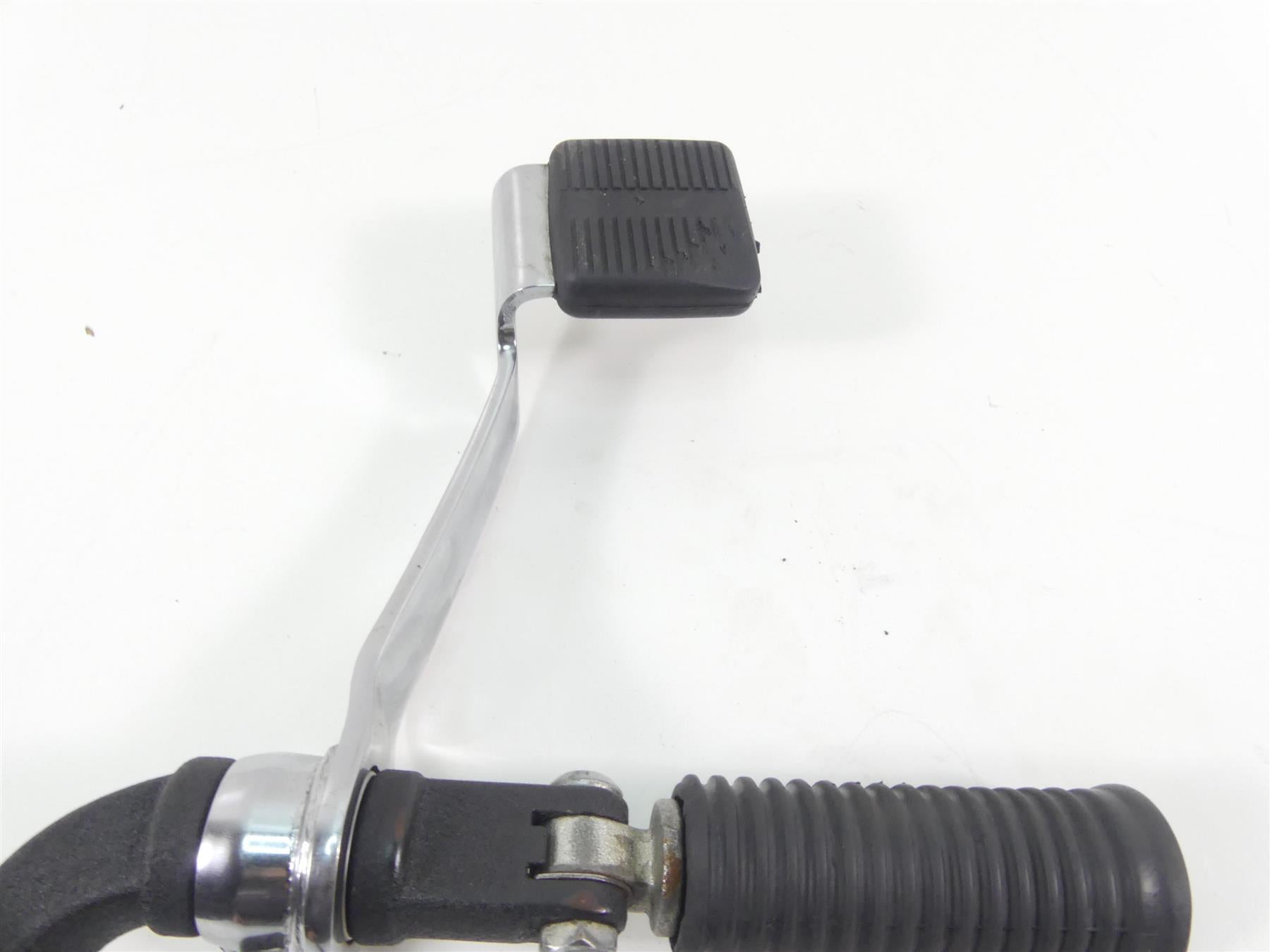 2014 Harley FXDF Dyna Fat Bob Front Right Fw Foot Peg & Brake Pedal 42481-03A {{ shop.shopifyCountryName }} - Mototech271