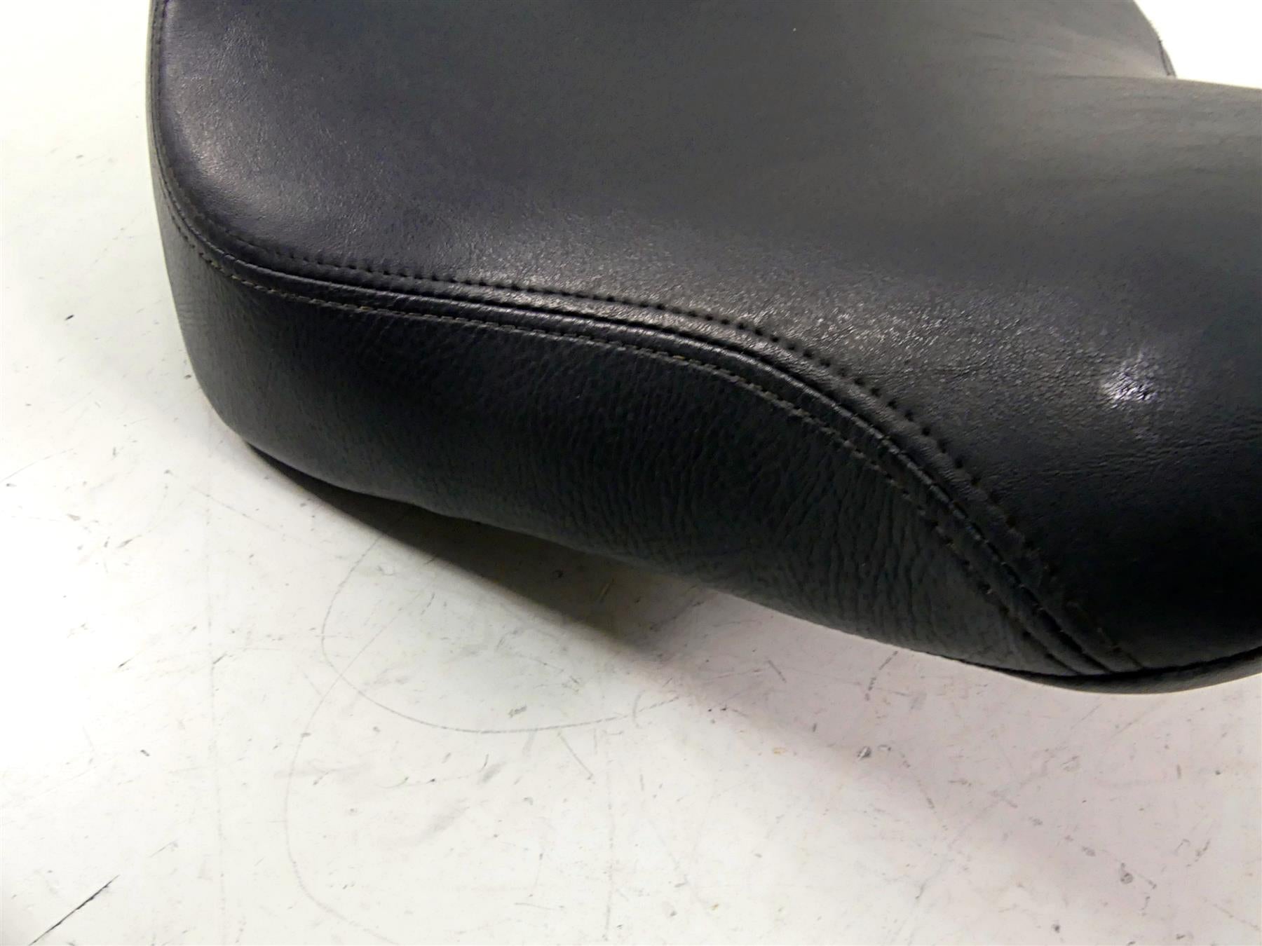 2013 Harley Softail FLSTFB Fat Boy Lo Front Seat Saddle 51878-10 {{ shop.shopifyCountryName }} - Mototech271