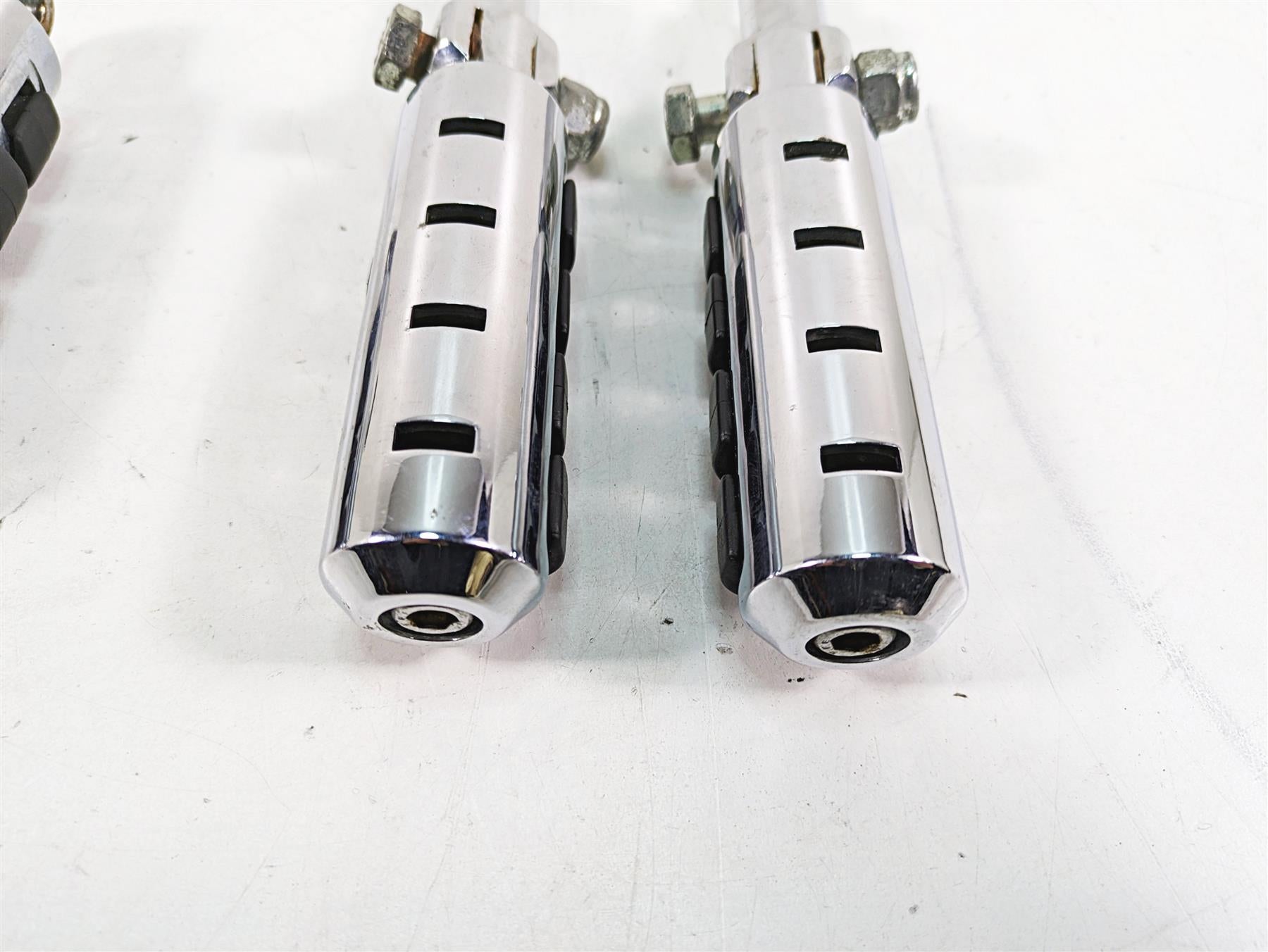 2006 Harley Softail FXSTSI Springer Front Rear Chrome Foot Peg Rest Set 50942-00 {{ shop.shopifyCountryName }} - Mototech271