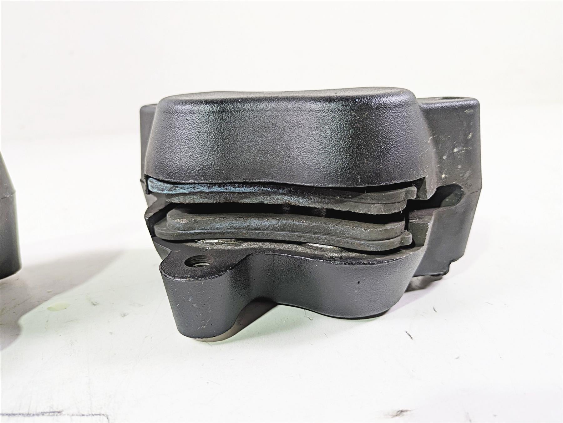 2015 Harley FXDF Dyna Fat Bob Front Brake Caliper Set 41300001 41300002 {{ shop.shopifyCountryName }} - Mototech271