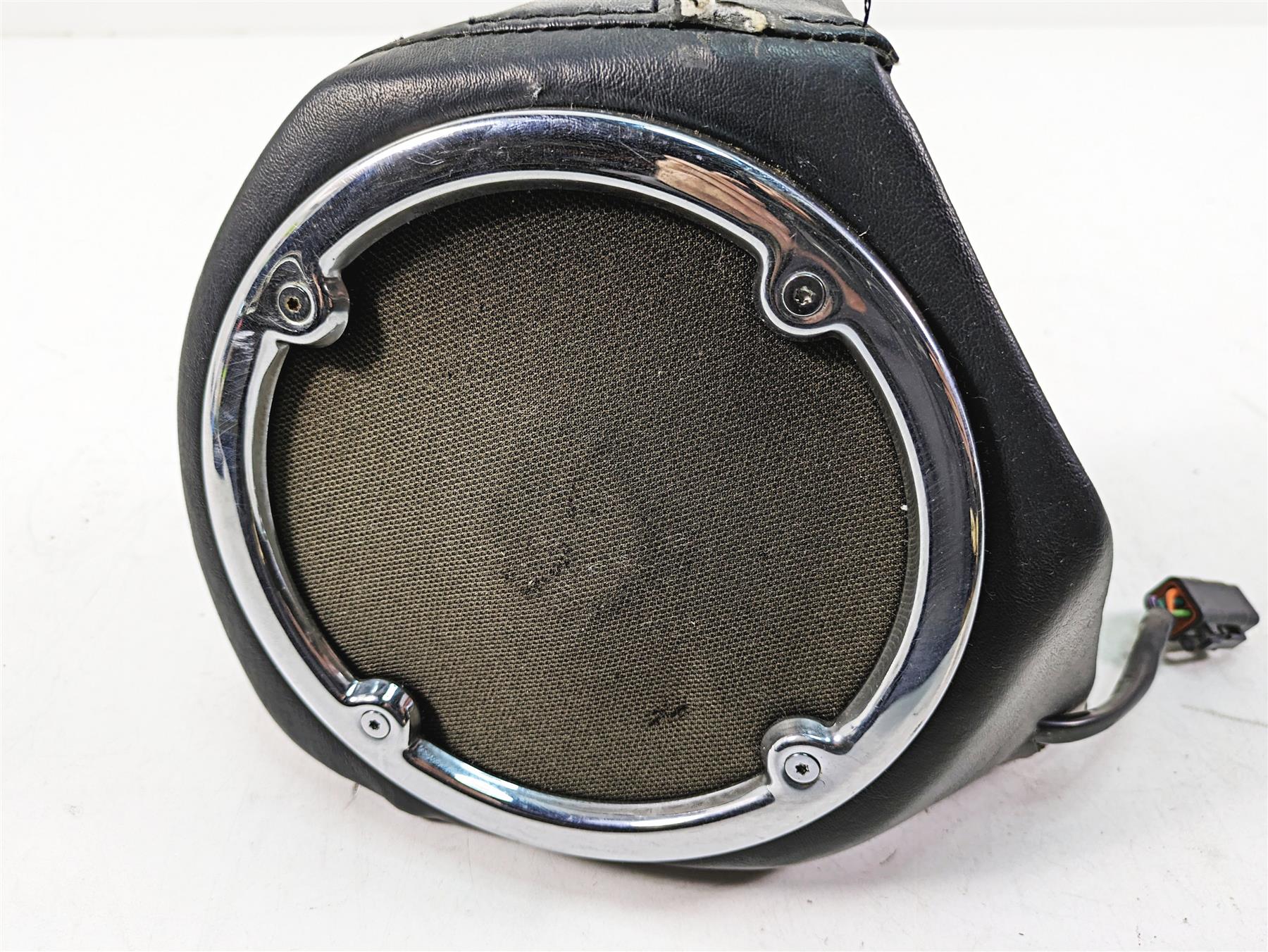 1999 Harley Touring FLHTC Electra Glide Right Side Trunk Speaker Box 76304-98B {{ shop.shopifyCountryName }} - Mototech271