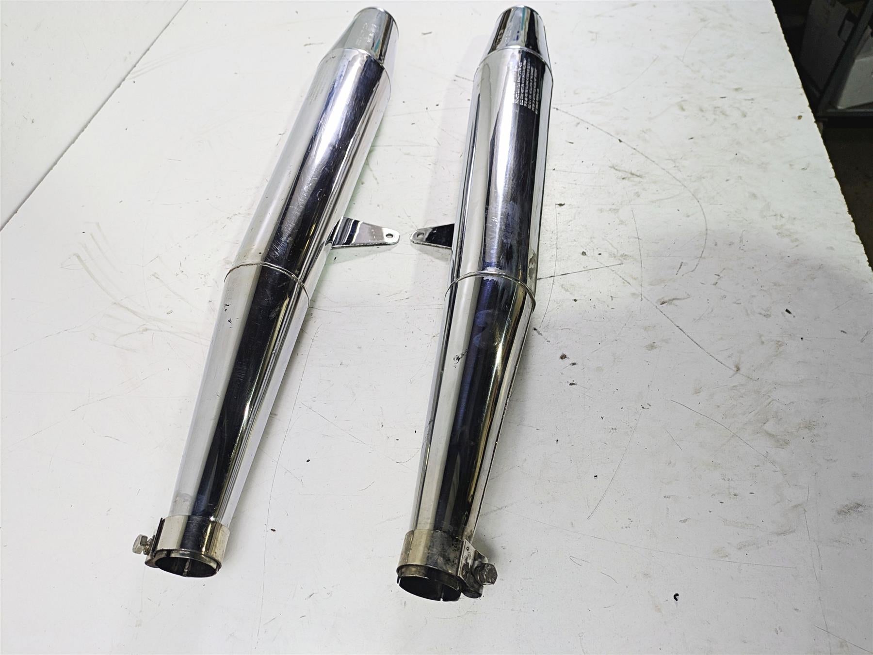 1998 Moto Guzzi California 1100 EV Oem Exhaust Muffler Set - Read GU17123062 {{ shop.shopifyCountryName }} - Mototech271