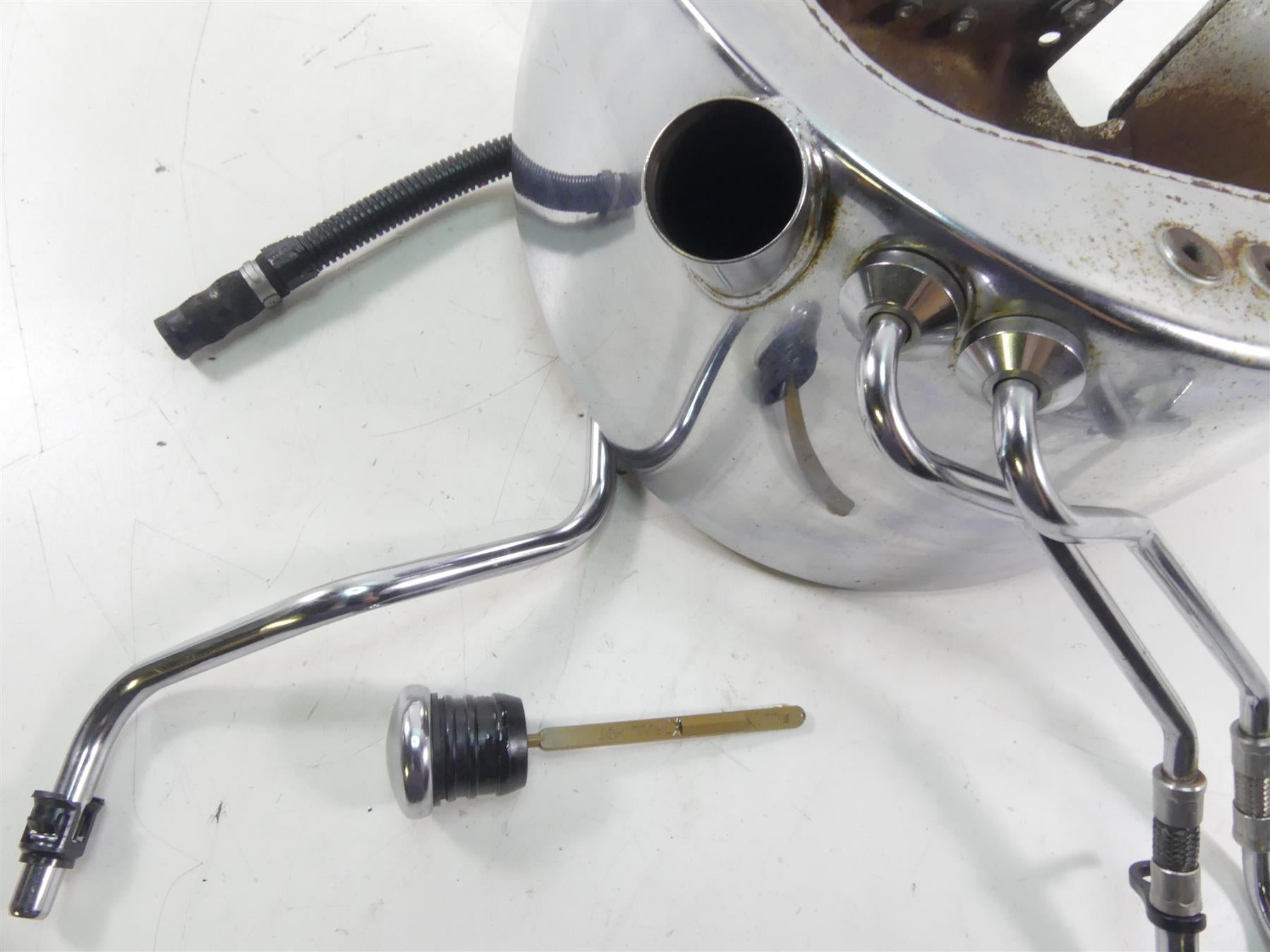 2002 Harley Softail FXSTDI Deuce Chrome Oil Tank Reservoir - Read 62498-00A {{ shop.shopifyCountryName }} - Mototech271