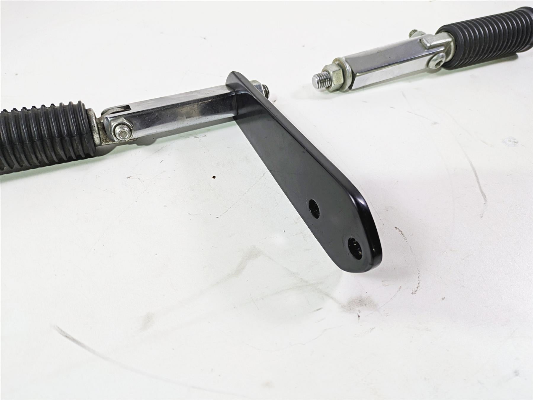 2008 Harley FXDL Dyna Low Rider 105TH Highway Footpeg Rest Set 49354-01 {{ shop.shopifyCountryName }} - Mototech271