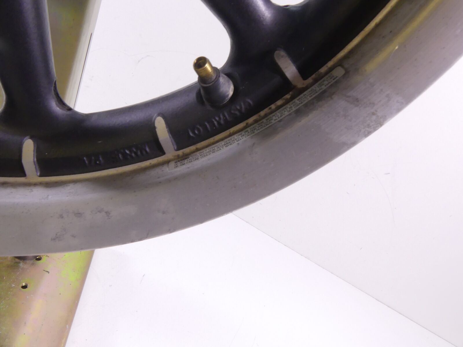 2000 Harley Touring FLHTCI Electra Glide Straight Front Wheel Rim 16x3 43493-00 {{ shop.shopifyCountryName }} - Mototech271