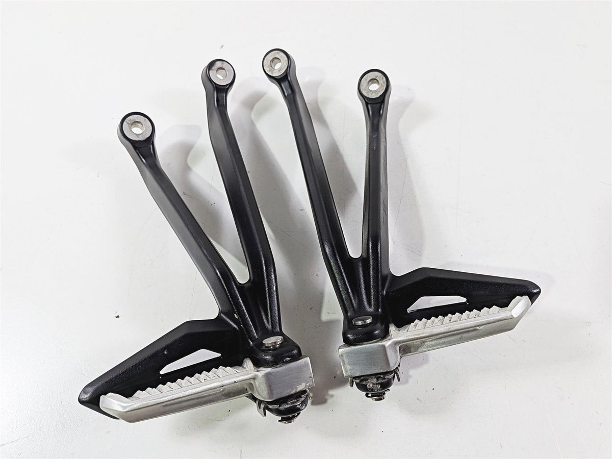 2020 Triumph Street Triple 765RS Rear Passenger Footpeg Set T2088156 T2088157-Mototech271