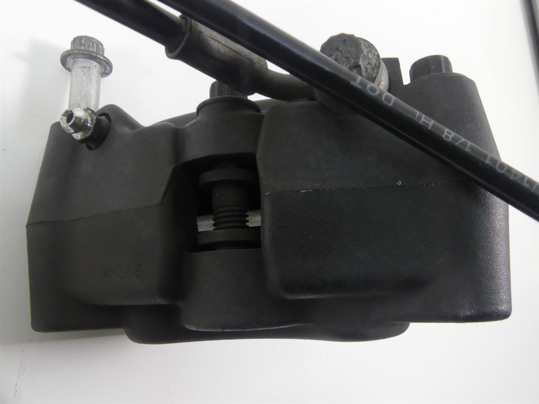 2016 Harley FXDL Dyna Low Rider Front Brake Caliper Set 41300001 41300002 {{ shop.shopifyCountryName }} - Mototech271