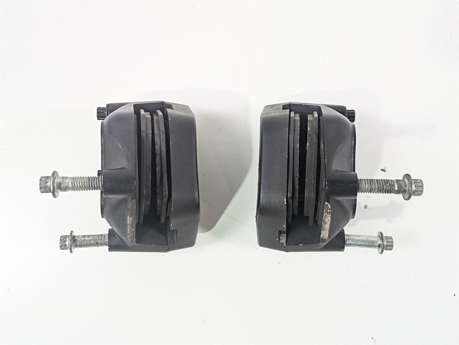 2001 Harley Touring FLHX Street Glide Front Brake Caliper Set 44023-00 44046-00 {{ shop.shopifyCountryName }} - Mototech271