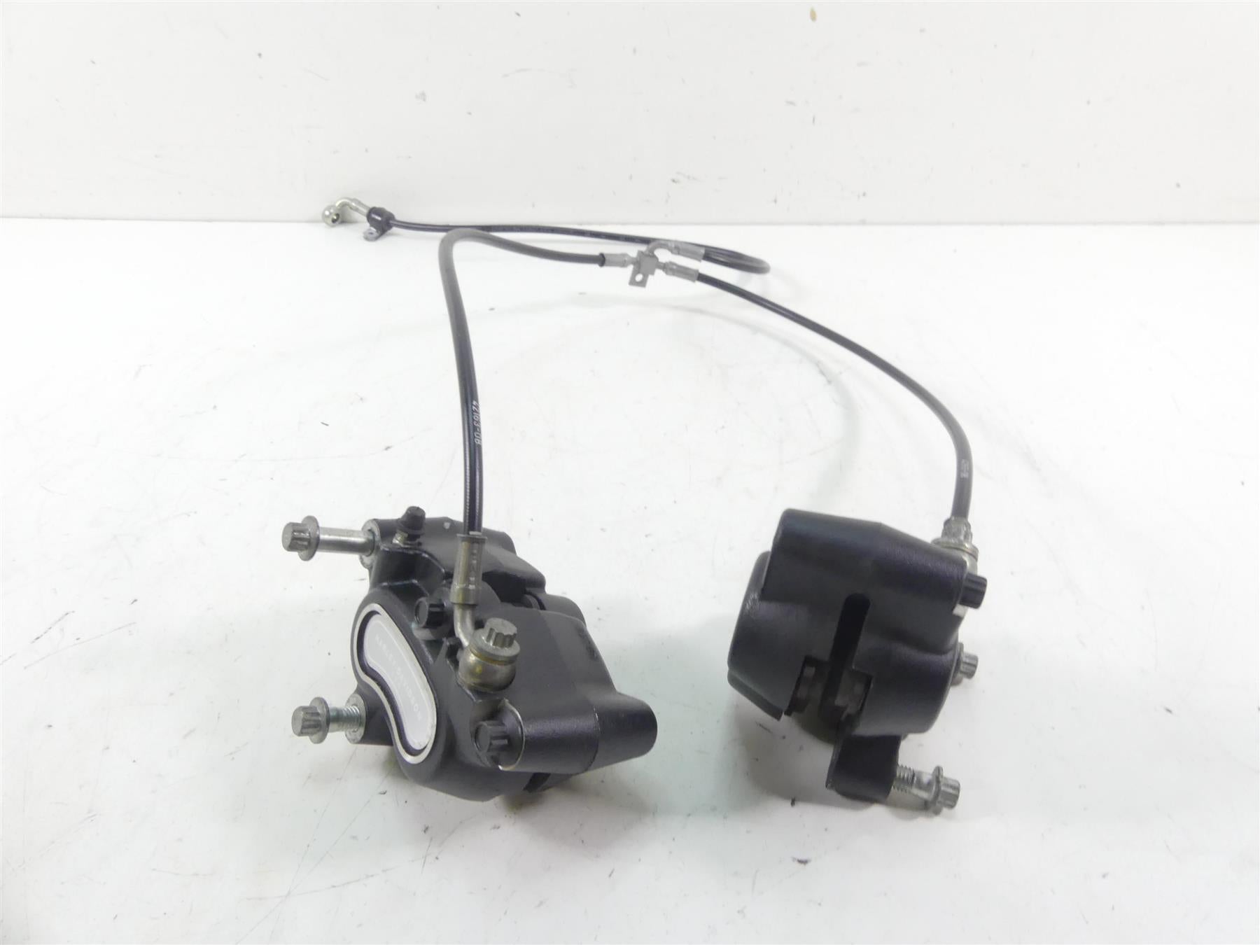 2009 Harley FXDF Dyna Fat Bob Front Brake Caliper & Line Set 44046-08 44487-08 {{ shop.shopifyCountryName }} - Mototech271
