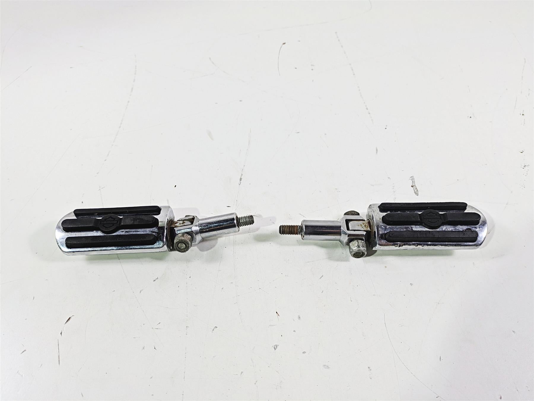 2004 Harley FLSTCI Softail Heritage Rear Passenger Foot Peg Set 50942-00 {{ shop.shopifyCountryName }} - Mototech271