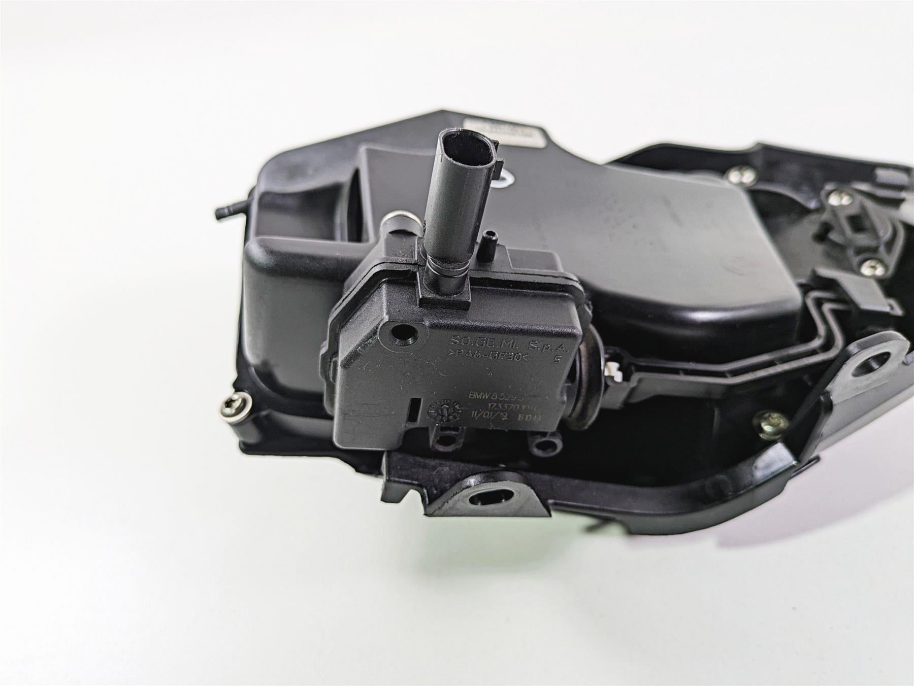 2019 BMW R1250RT K52 Right Storage Compartment Box 46638544958 {{ shop.shopifyCountryName }} - Mototech271
