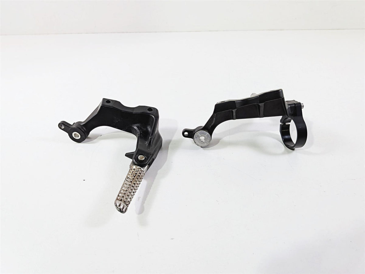 2009 Yamaha VMX17 V-Max 1700 Rear Passenger Footpeg Set - Read 2S3-27430-00-00-Mototech271