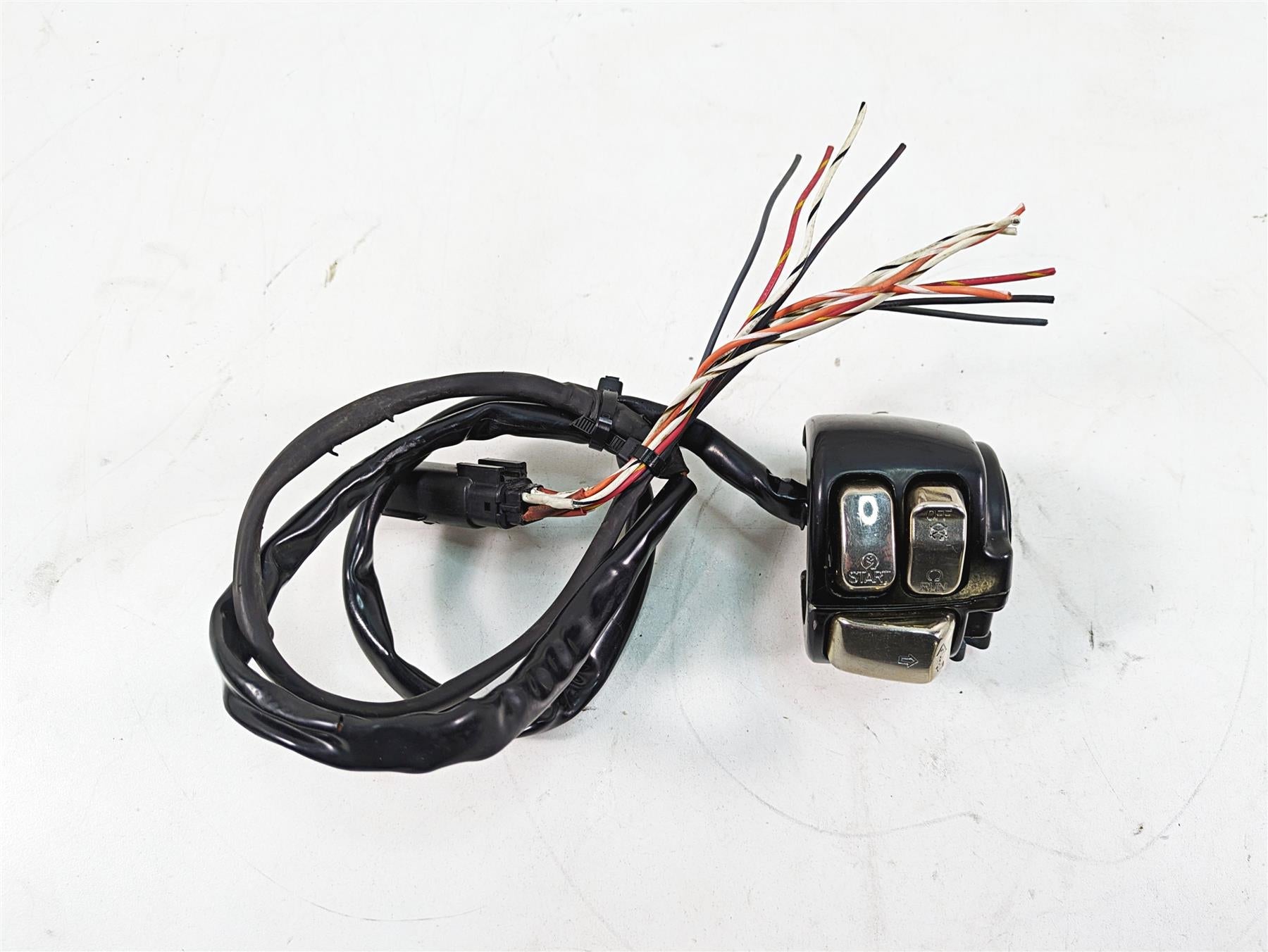 2009 Harley FXDC Dyna Super Glide Custom Right Hand Control Switch Read 71684-06 {{ shop.shopifyCountryName }} - Mototech271