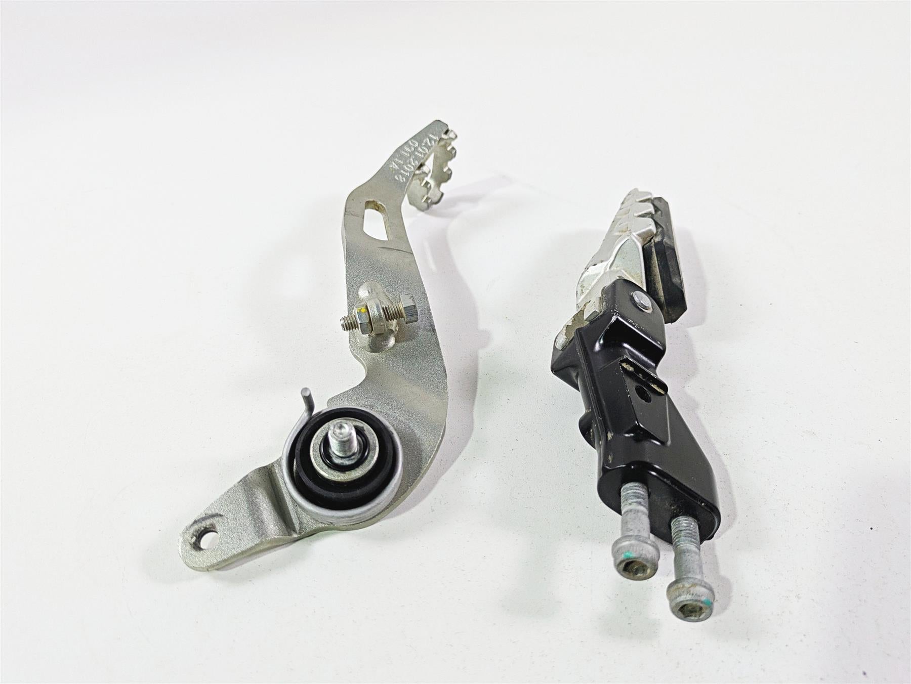 2018 Ducati Scrambler Desert Sled 800 Right Footpeg & Brake Pedal 82413311BA {{ shop.shopifyCountryName }} - Mototech271