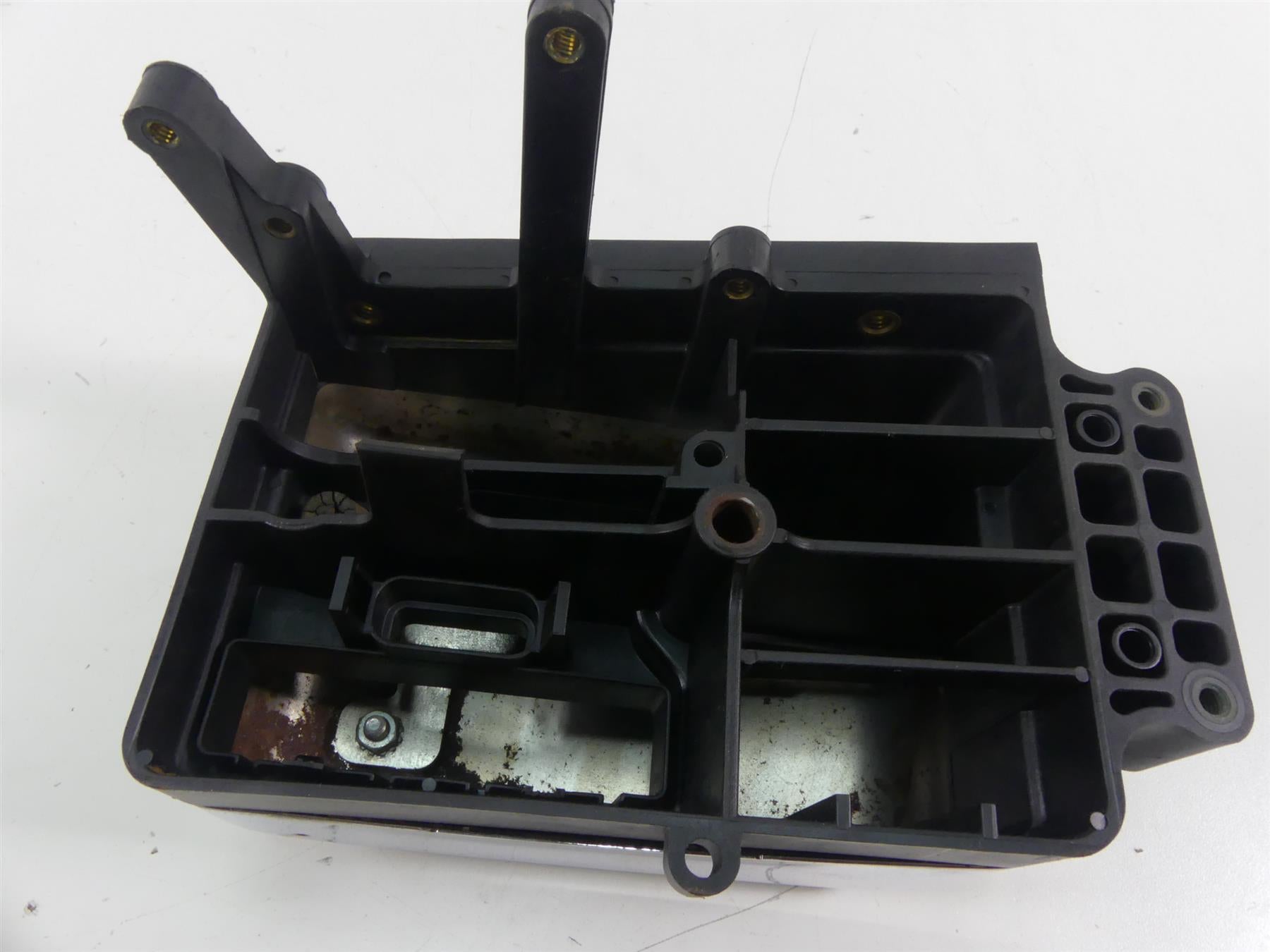 2005 Harley FXDWGI Dyna Wide Glide Electrical Stay Tray & Chrome Cover 66333-04 {{ shop.shopifyCountryName }} - Mototech271