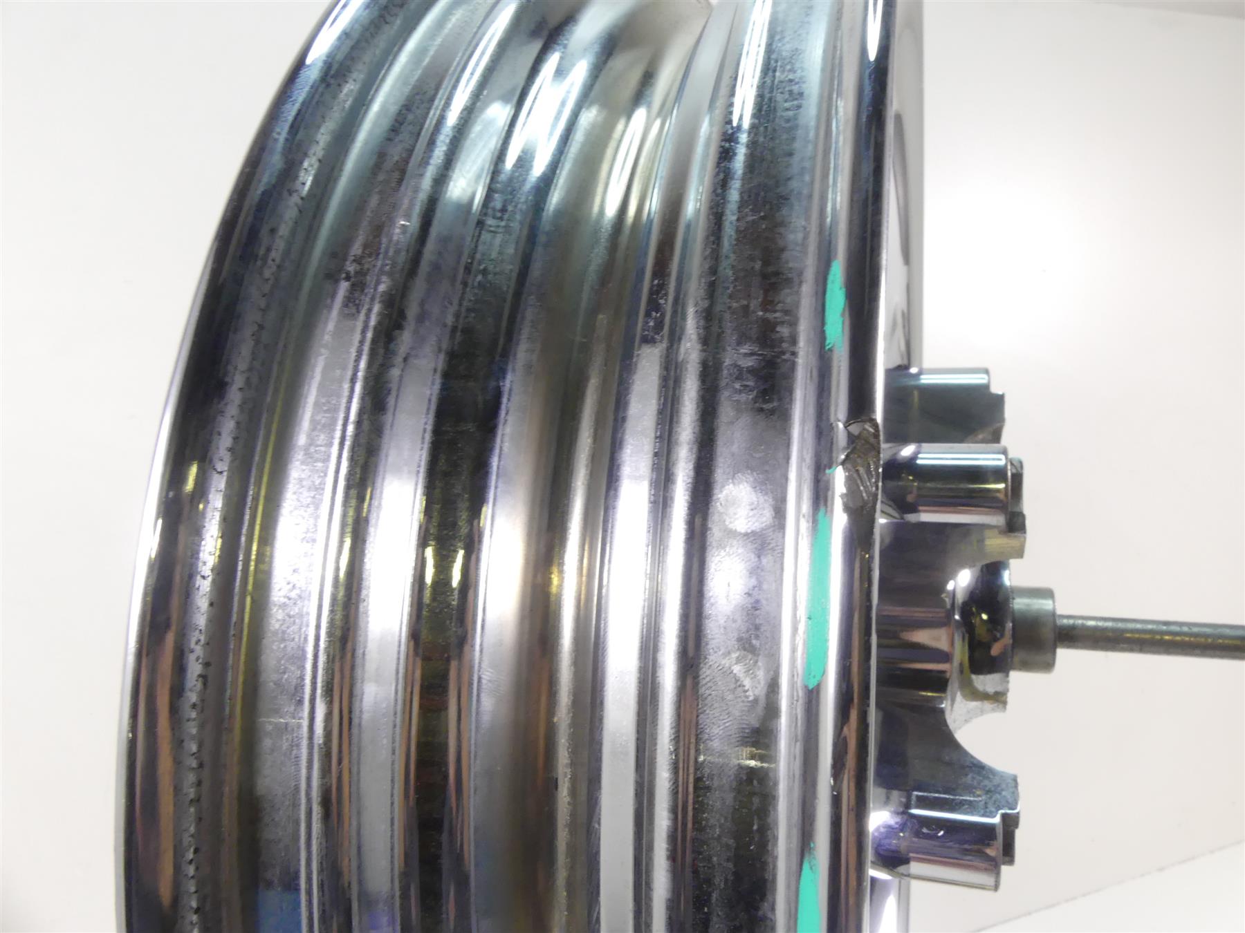 2007 Harley Touring FLHR SE CVO Road King Front Wheel 18x3.5 - Read 44612-07 {{ shop.shopifyCountryName }} - Mototech271