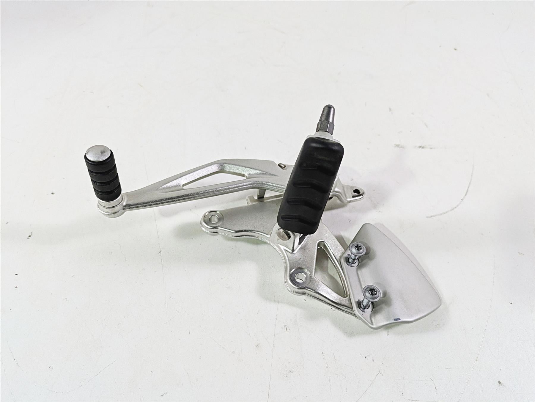 2012 BMW R1200R K27 Right Rider Footpeg & Brake Pedal 46717671078 35217728911 {{ shop.shopifyCountryName }} - Mototech271