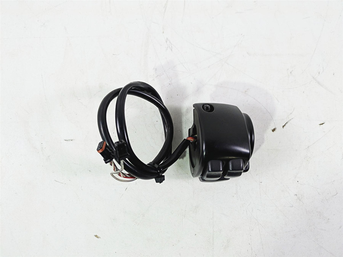 2018 Harley FXBR Softail Breakout Right Hand Start Stop Control Switch 71500462 {{ shop.shopifyCountryName }} - Mototech271
