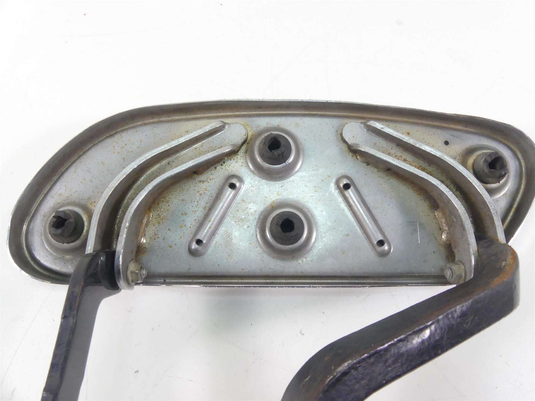 2005 Harley Touring FLHRSI Road King Left Front Floorboard & Shifter 50622-83C {{ shop.shopifyCountryName }} - Mototech271