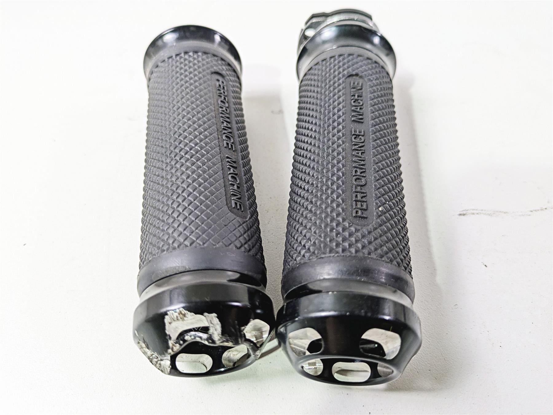 2011 Harley FXDC Dyna Super Glide Performance Machine Apex Grips 0063-2043-BM {{ shop.shopifyCountryName }} - Mototech271