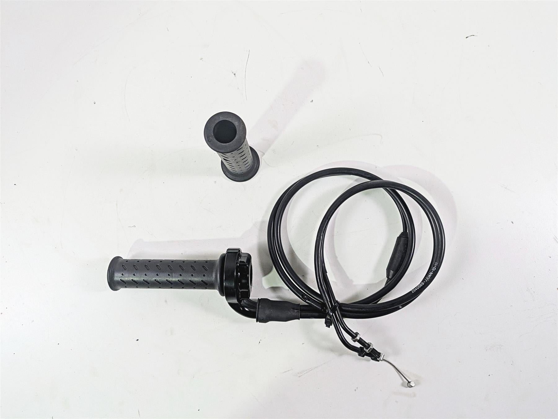 2013 Triumph Bonneville Throttle Cables & Grip Set T2040252 T2040740 T2040254 {{ shop.shopifyCountryName }} - Mototech271