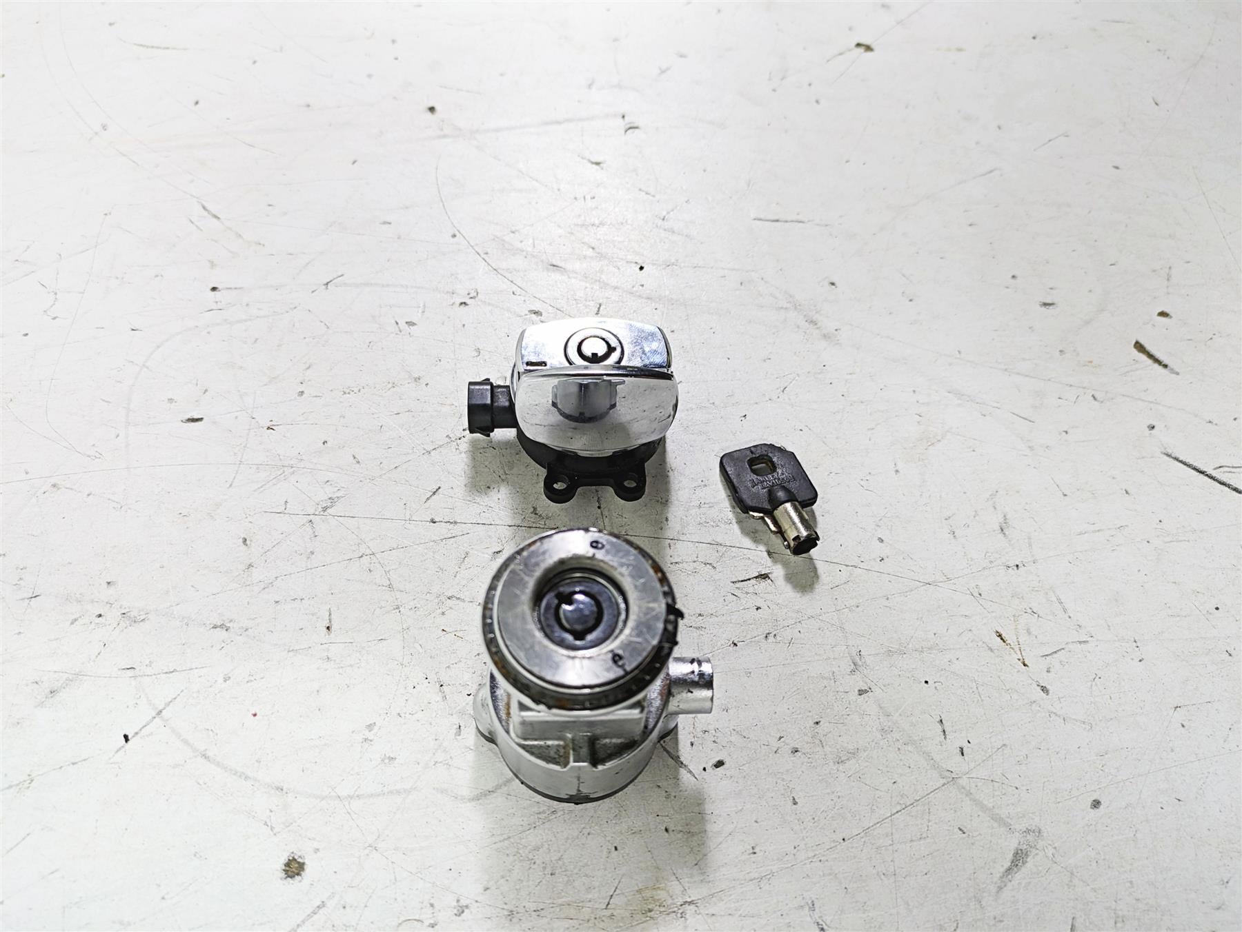 2013 Harley FXDWG Dyna Wide Glide Ignition Switch + Steering Lock Read 71475-06B {{ shop.shopifyCountryName }} - Mototech271