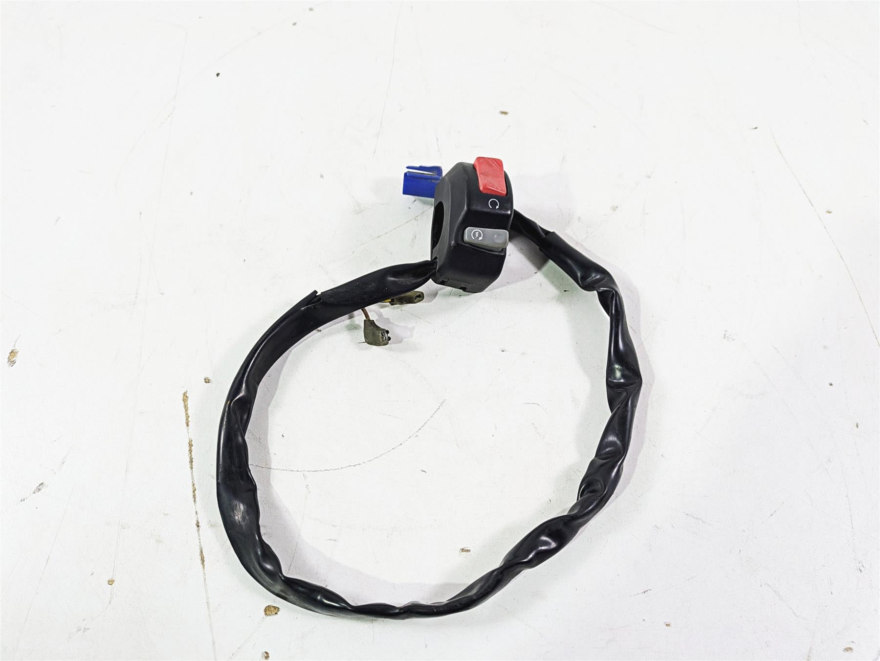 2005 Yamaha YZFR1 YZF R1 Right Hand Control Switch Start Kill Stop 5PW-83975-00 {{ shop.shopifyCountryName }} - Mototech271