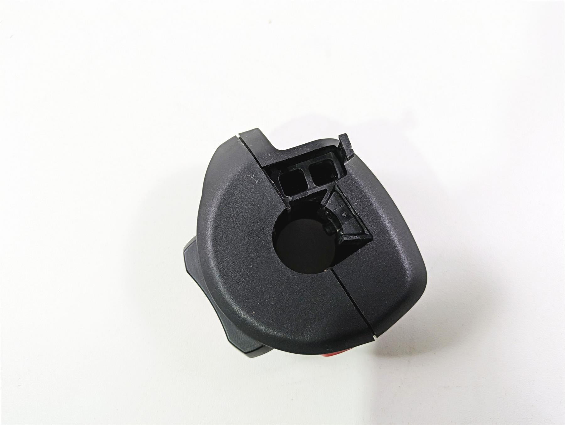 2024 Triumph Tiger 900 GT Right Hand Start Stop Control Switch T2044829 {{ shop.shopifyCountryName }} - Mototech271