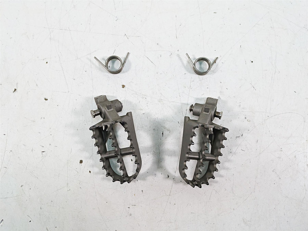 2007 BMW R1200GS K255 Adv Front Footpeg Foot Peg Rest Set 46717694557 {{ shop.shopifyCountryName }} - Mototech271