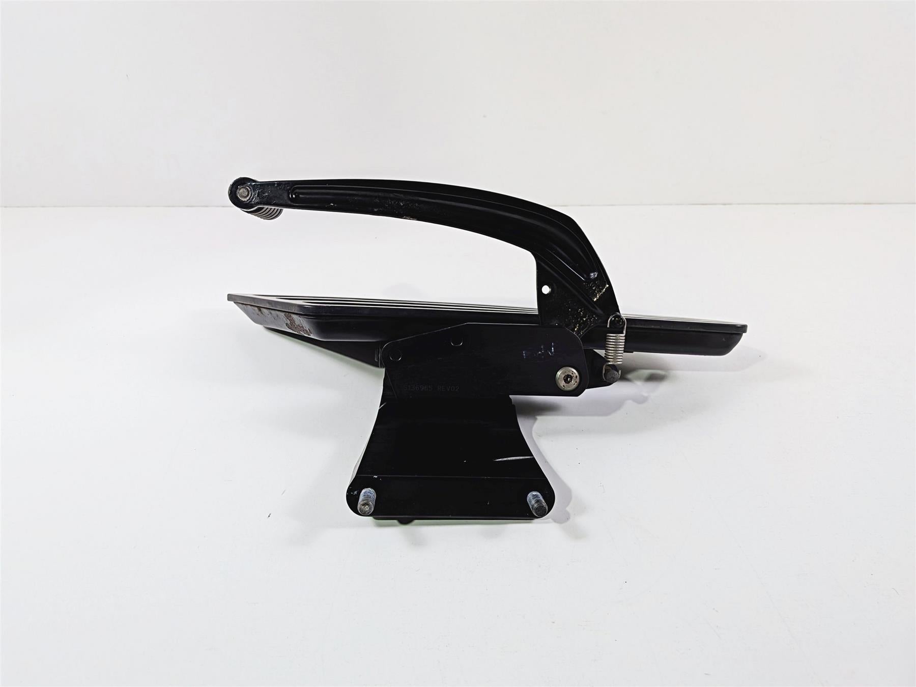 2016 Victory Cross Country Front Right Floorboard & Brake Pedal 1021216 5134178 {{ shop.shopifyCountryName }} - Mototech271
