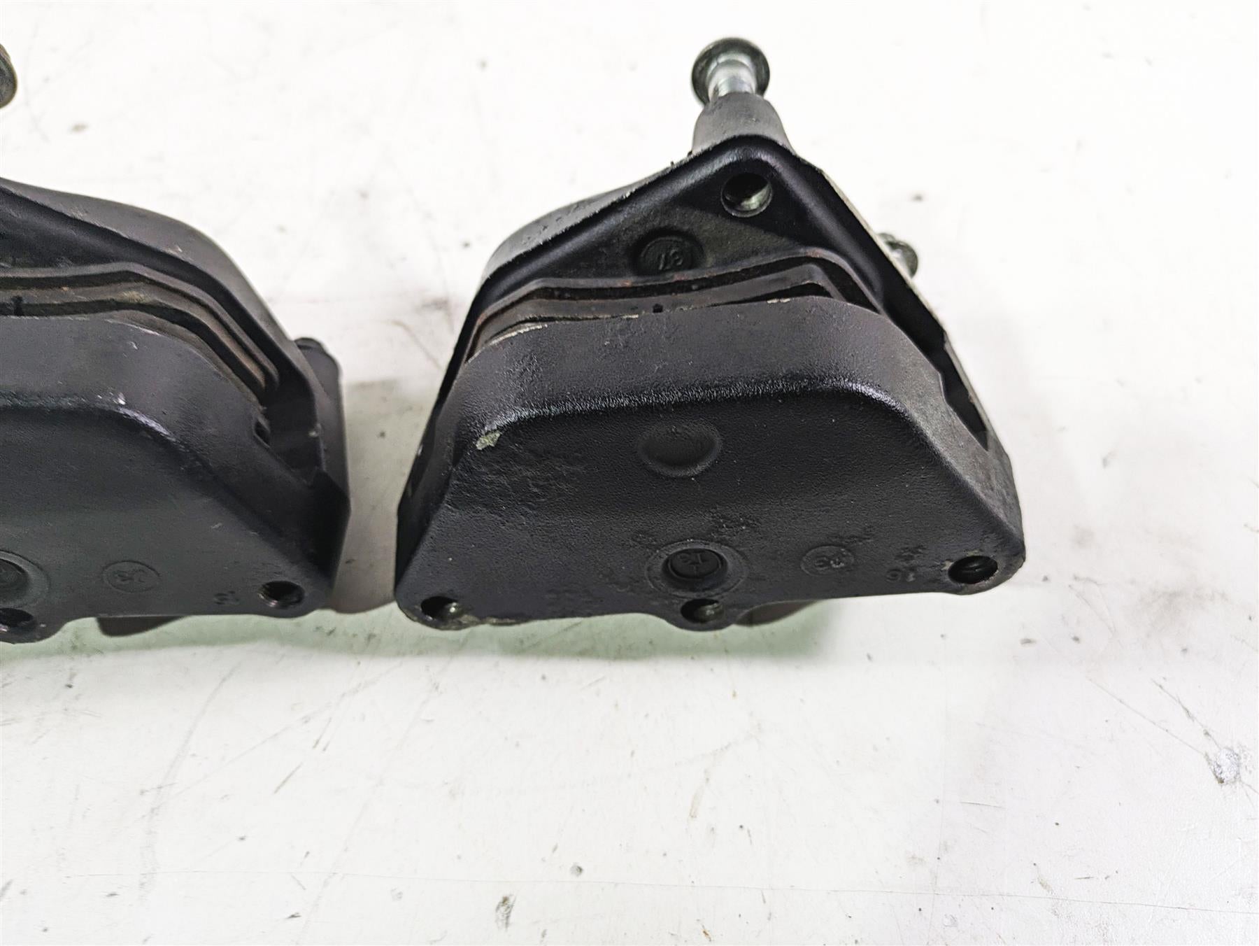 2003 Harley Touring FLHTCUI 100TH E-Glide Front Brake Caliper Set 44023-00C {{ shop.shopifyCountryName }} - Mototech271