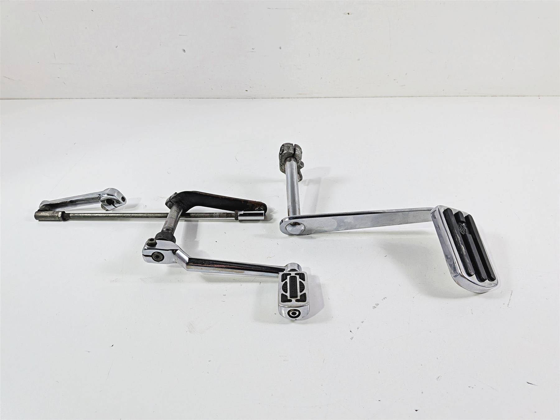 1993 Harley Touring FLHTCU Electra Glide Chrome Shifter & Brake Pedal 33895-82E {{ shop.shopifyCountryName }} - Mototech271