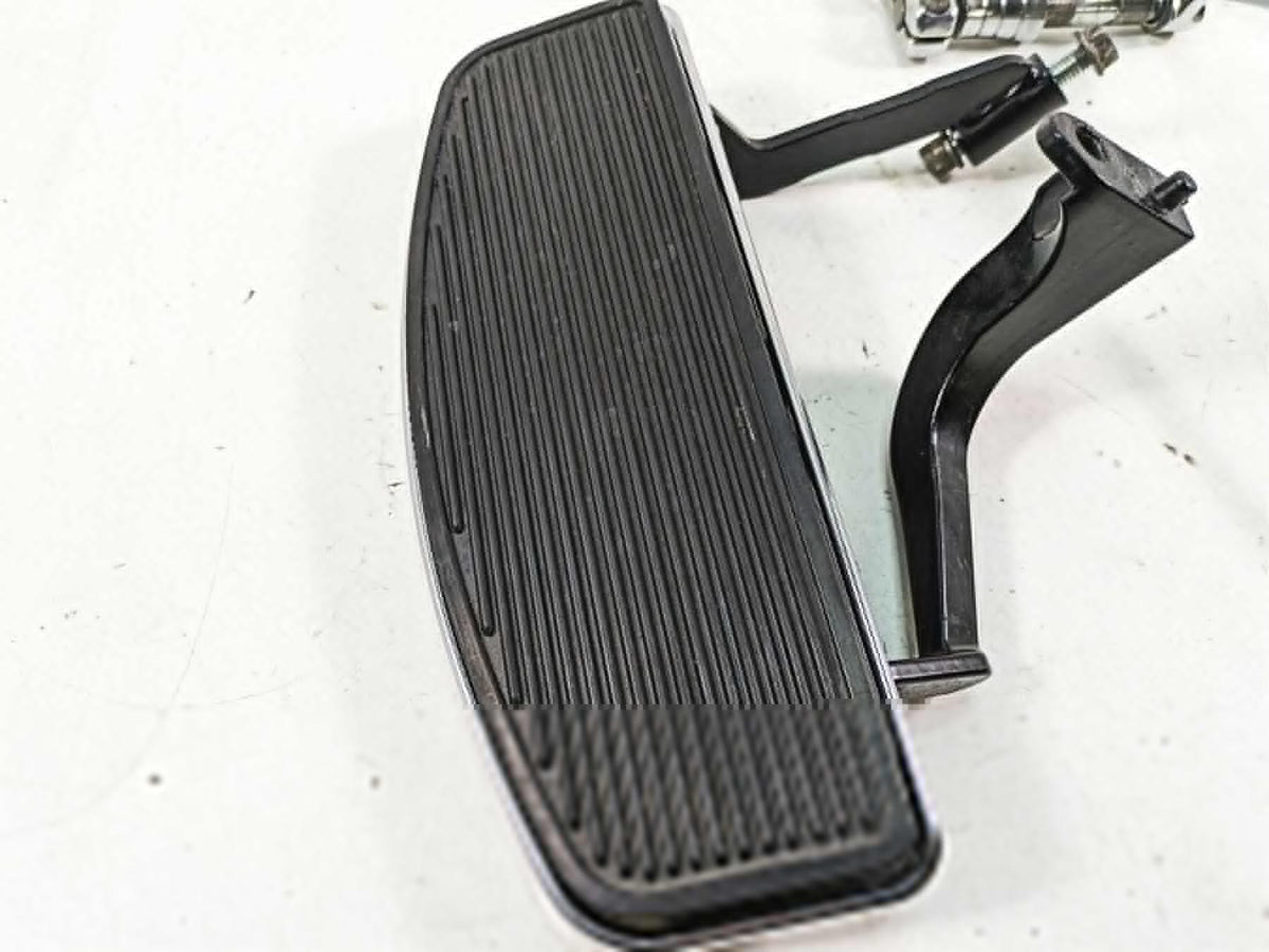 2010 Harley Touring FLHTCU Electra Glide Left Floorboard + Shift Lever 33895-82E {{ shop.shopifyCountryName }} - Mototech271