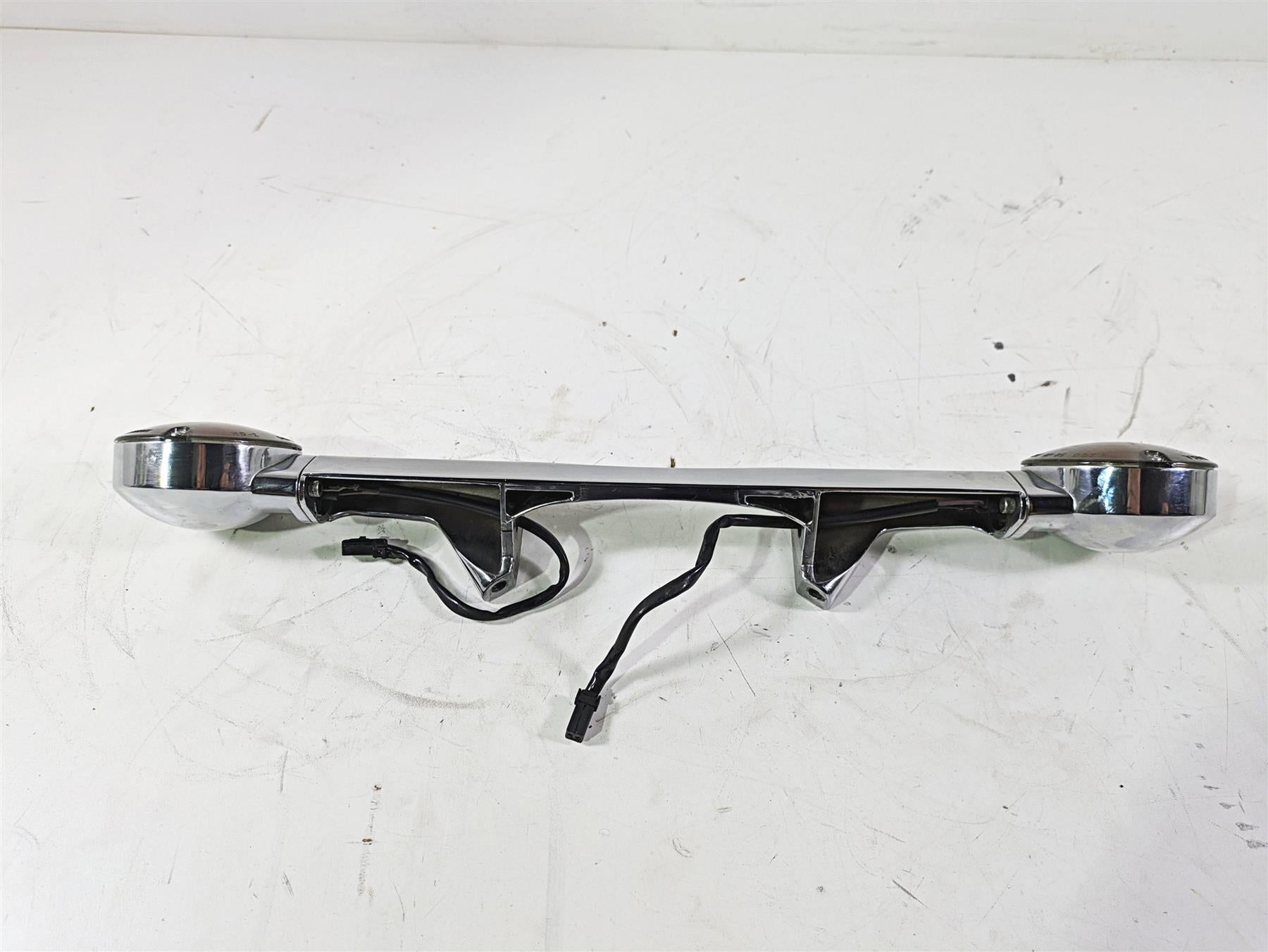 2008 Harley Touring FLHTCU E-Glide 105TH Rear Turn Signal Blinker Bar 68510-74C {{ shop.shopifyCountryName }} - Mototech271