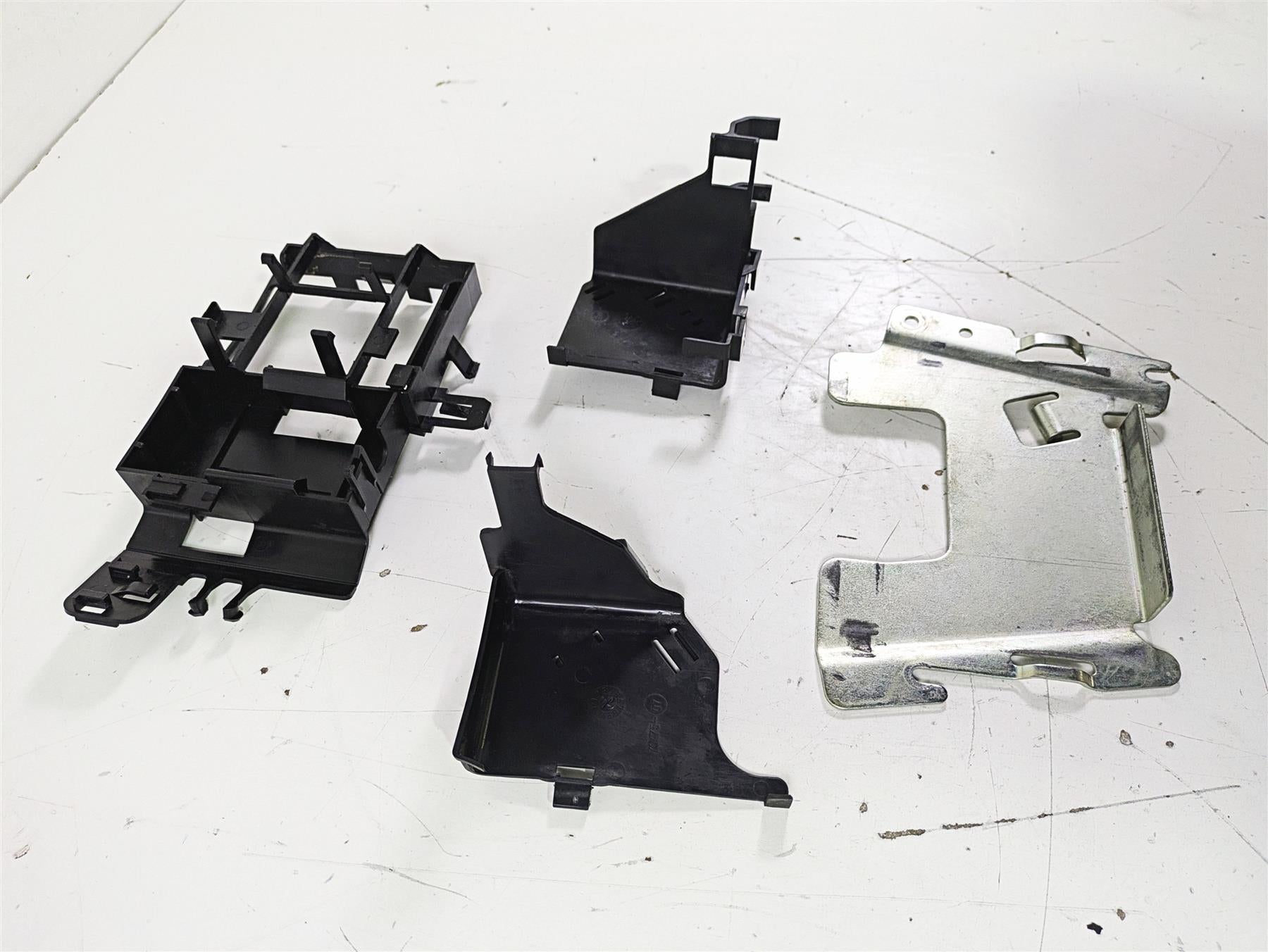 2012 Harley VRSCF Muscle V Rod Electrical Battery Holder Stay Set 70393-07 {{ shop.shopifyCountryName }} - Mototech271
