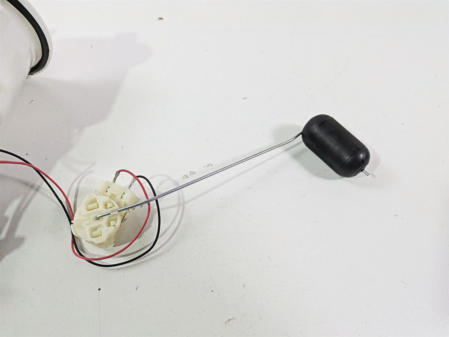 2024 Triumph Street Triple 765 R Fuel Gas Petrol Pump & Sending Unit T2400735 {{ shop.shopifyCountryName }} - Mototech271
