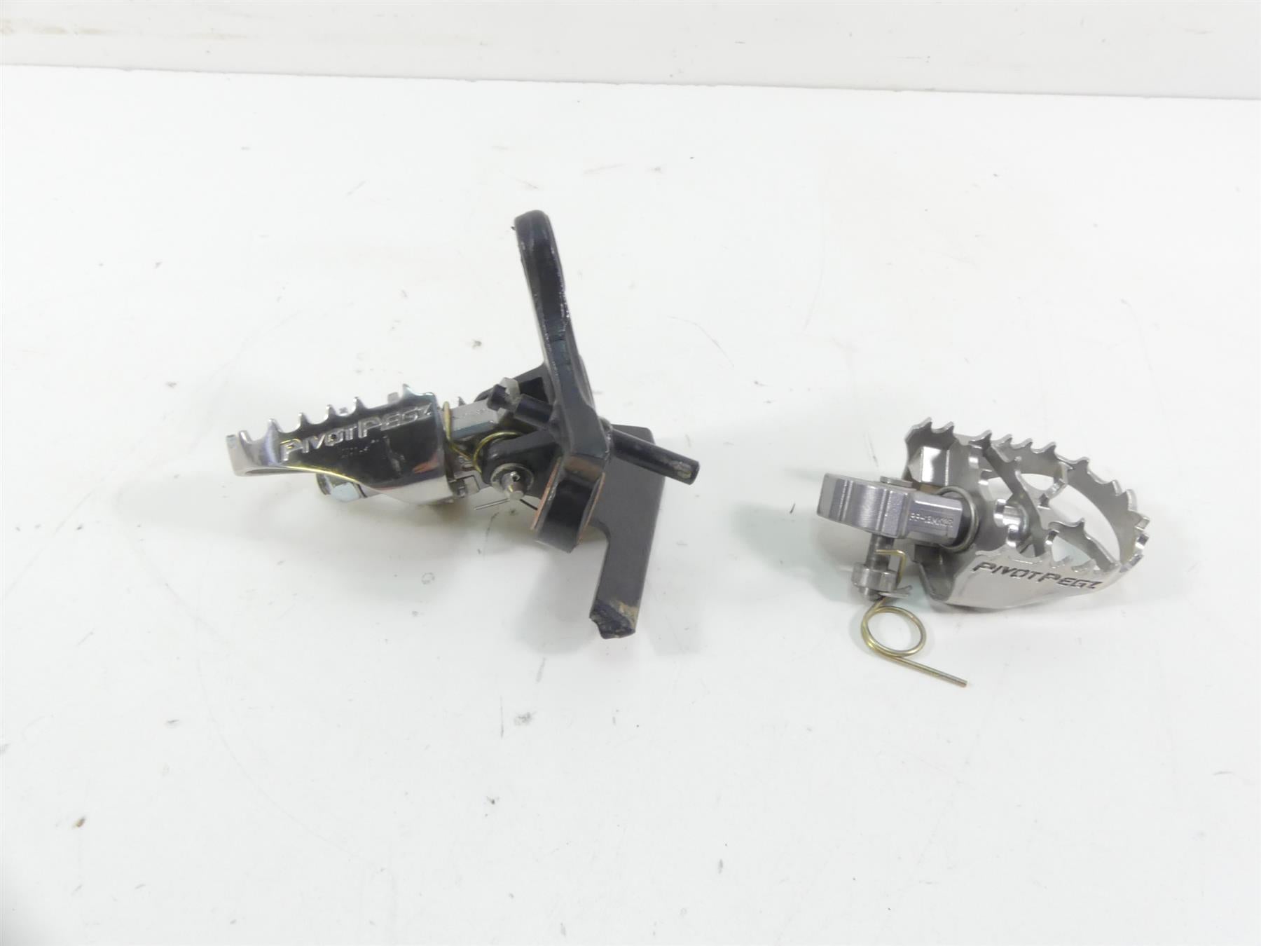 2017 BMW F800GS K72 Front Pivotpegz Footpeg Foot Peg Set PP-13MK2R PP-PBMK3R {{ shop.shopifyCountryName }} - Mototech271