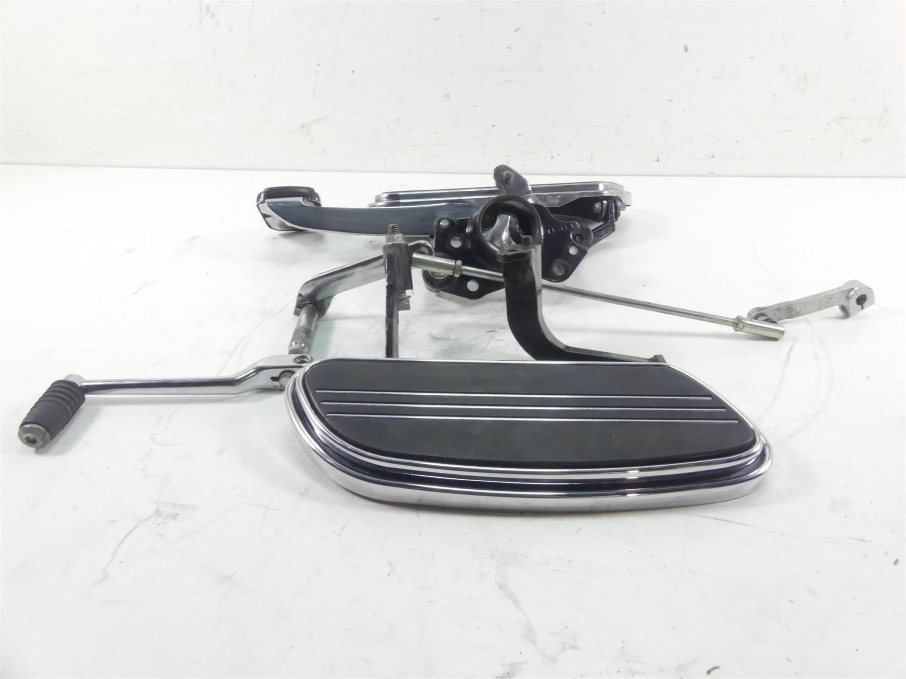 2011 Harley Touring FLTRU Road Glide Floorboard Shifter Brake Pedal Set 47365-09 {{ shop.shopifyCountryName }} - Mototech271