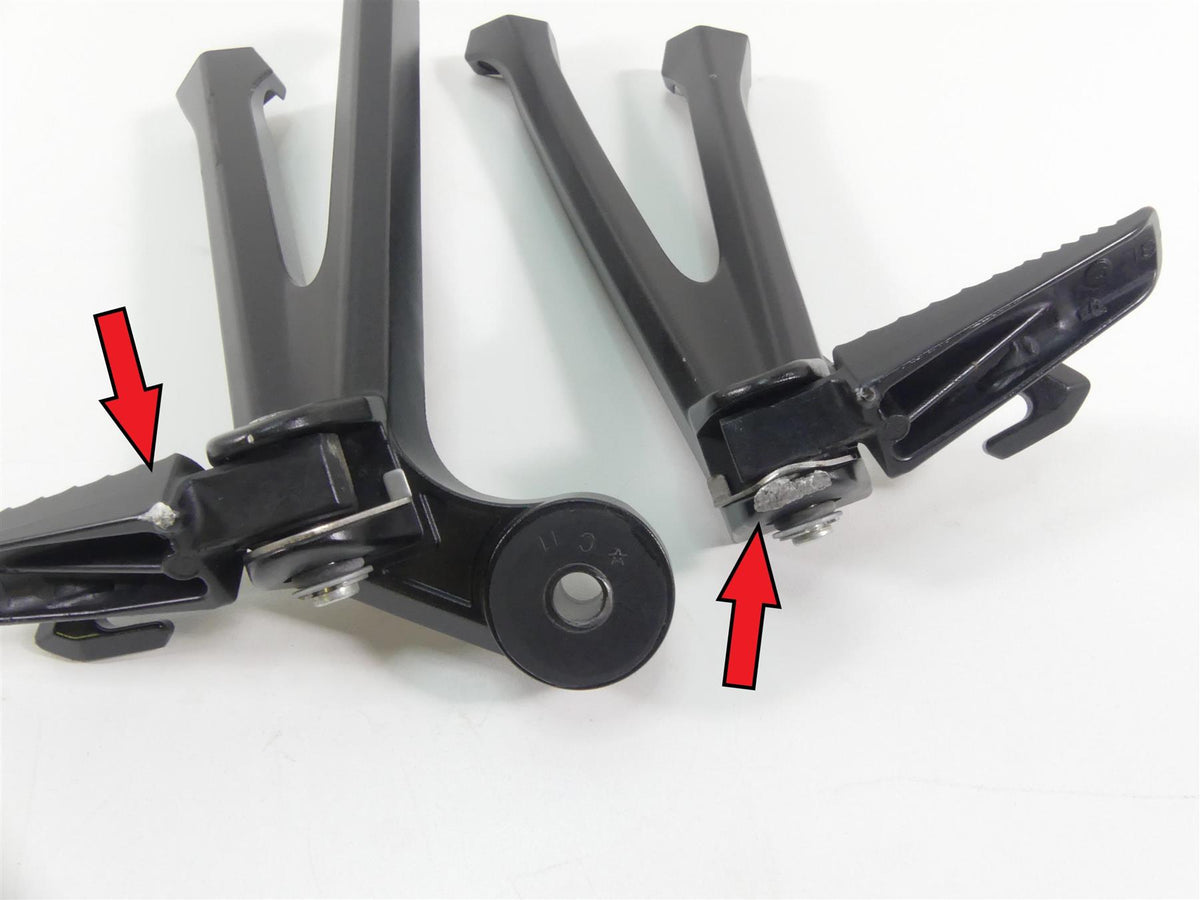 2022 Suzuki GSXR750 Rear Passenger Footpeg Foot Rest Set 43600-14J30 43700-14J30 {{ shop.shopifyCountryName }} - Mototech271